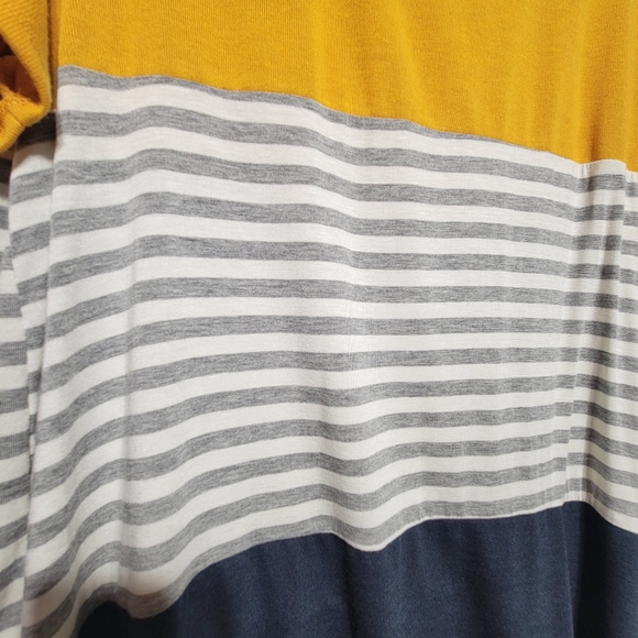 Color Block Tee - Picture 2 of 2